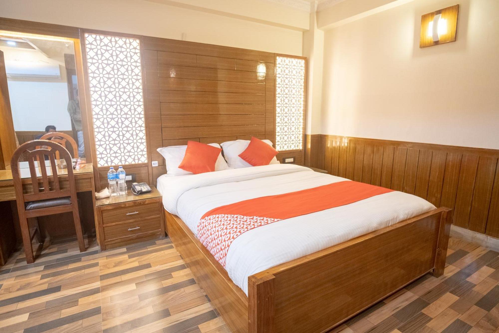 Oyo 304 Hotel Manama Balaju Eksteriør billede